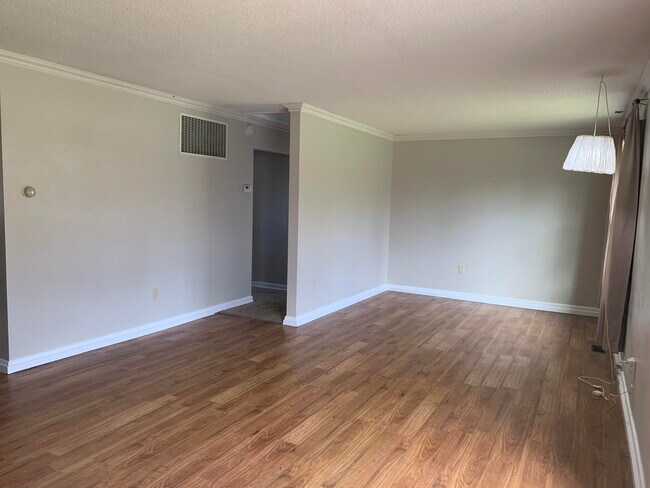 Building Photo - 5731 S Bearfield Rd