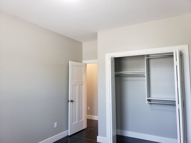 Building Photo - 4955-4953 Morris