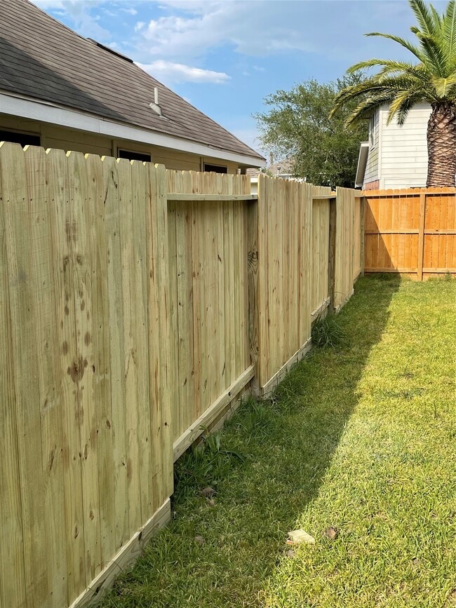 Building Photo - 14223 Bishop Bend Ln