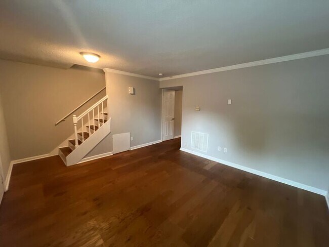 Building Photo - 5547 St James St