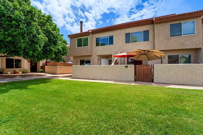 Building Photo - Stylish Dobson Glen Townhome | Updated Kitchen, Loft & Pool Access
