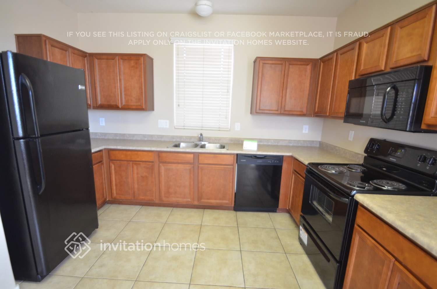 Building Photo - 116 N 66th Ln