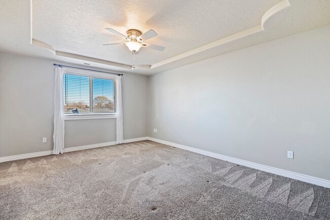 Building Photo - 4bed, 2.5bath, 2,085sq.ft. home in Creeksi...