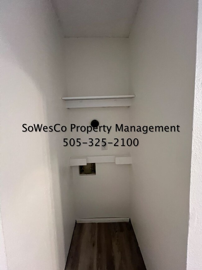 Building Photo - Beautifully Remodeled Condo (with seasonal pool upon availability)