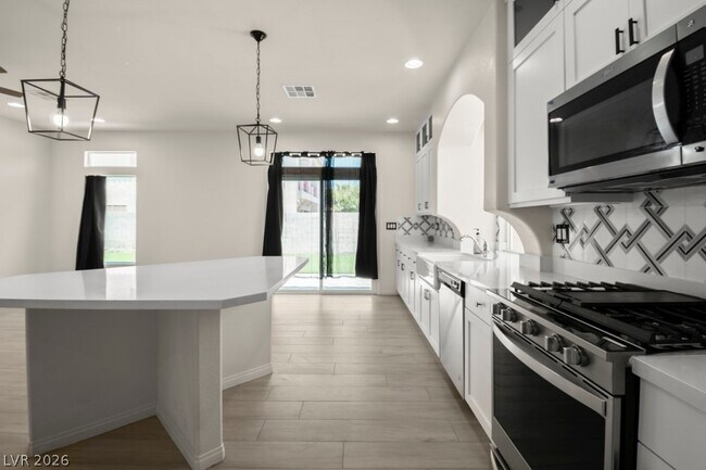 Building Photo - 10597 Aphrodite St