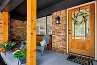 Building Photo - 612 Circleview Dr S