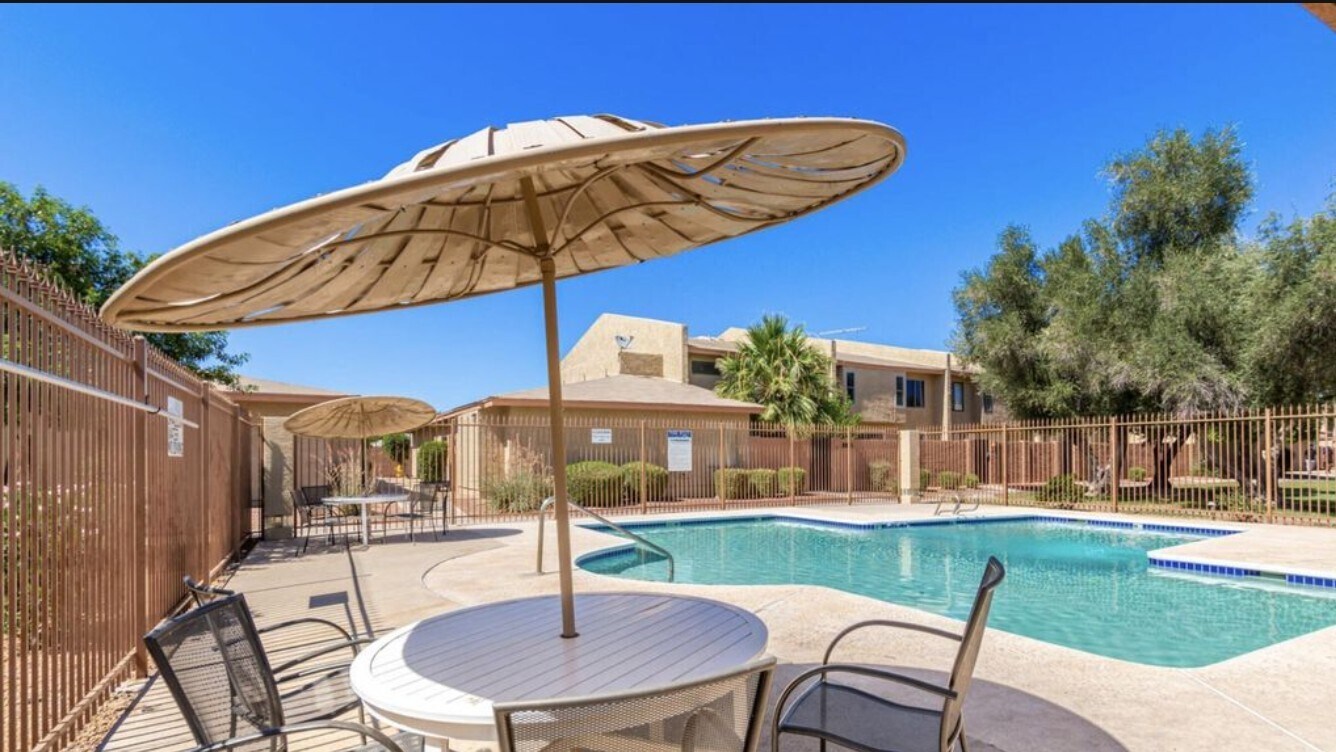 Building Photo - 4482 W Palmaire Ave