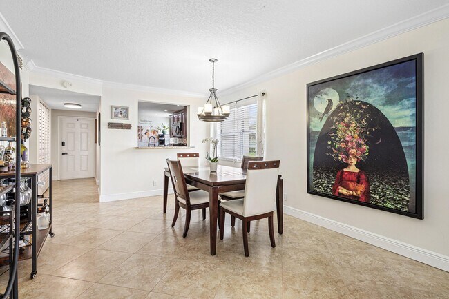 Building Photo - 2905 SW 22nd Ave