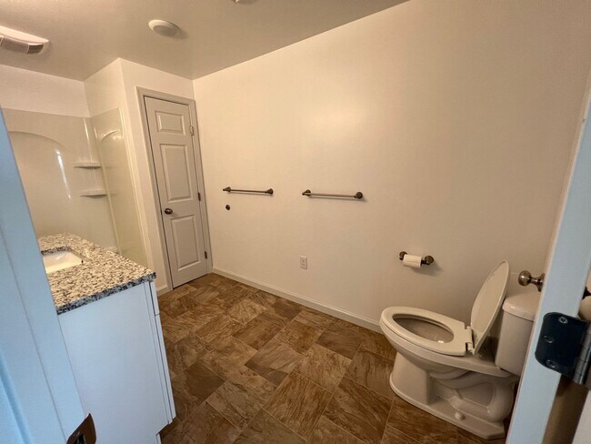 Building Photo - 3 Bedroom 3 Bath House Rental with Basemen...