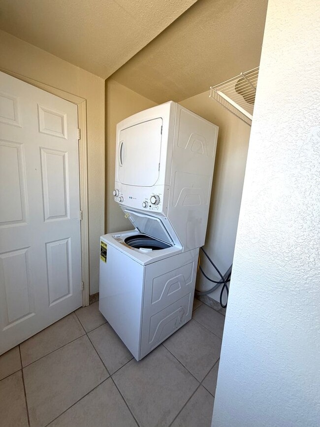 Building Photo - 6614 Tamarisk Ave