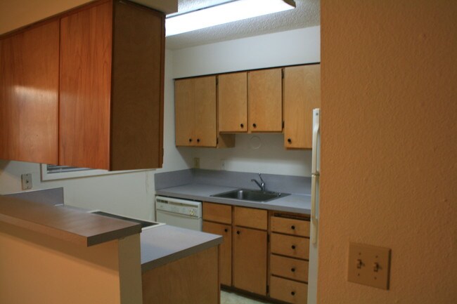 Building Photo - Jennifer Anne Apartments