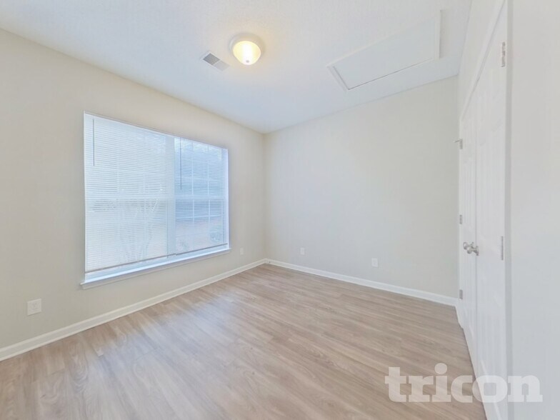 Building Photo - 207 Bolette Ln