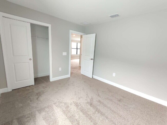 Building Photo - 6211 Baywood Ct