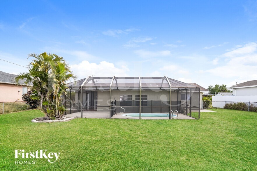 Building Photo - 1505 NE 10th Ln