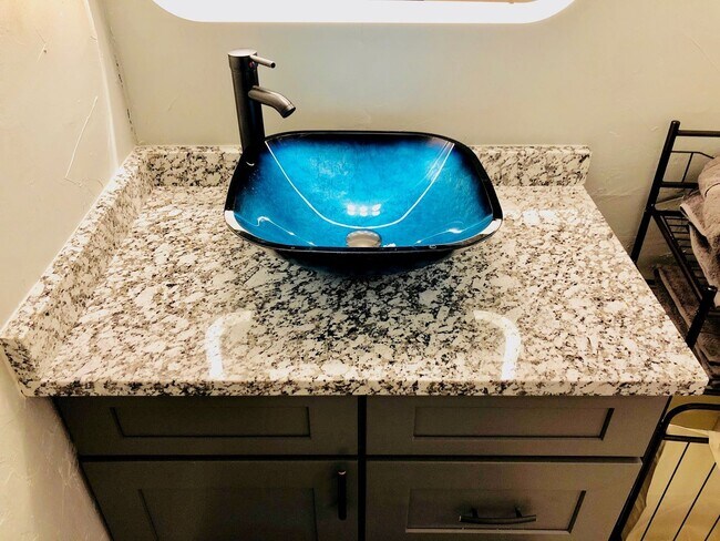 Building Photo - Fantastic location! FURNISHED 1bed/1bath available for March 2026 move in!