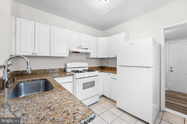 Building Photo - 511 S Harrison St