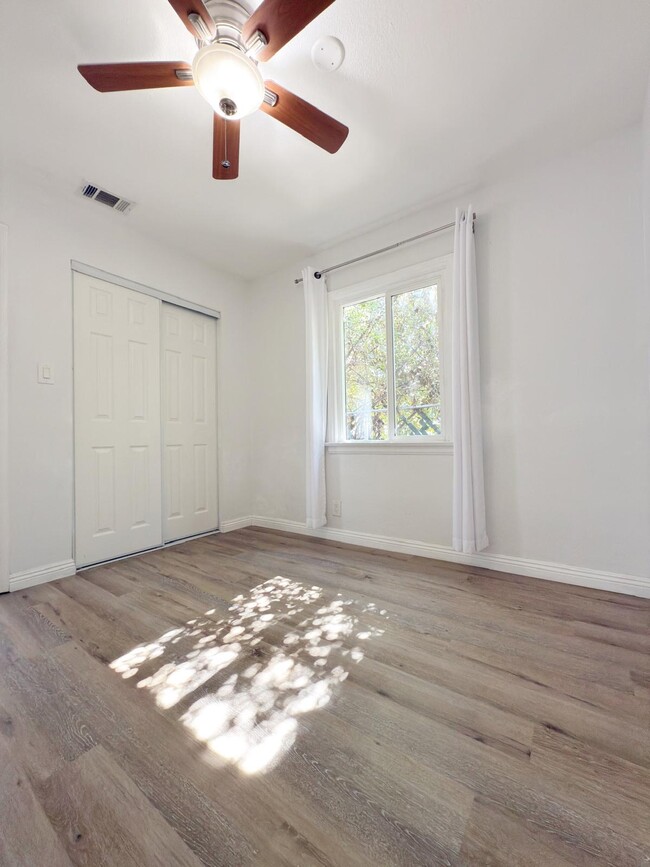 Building Photo - Atwater Village Bungalow Unit #1