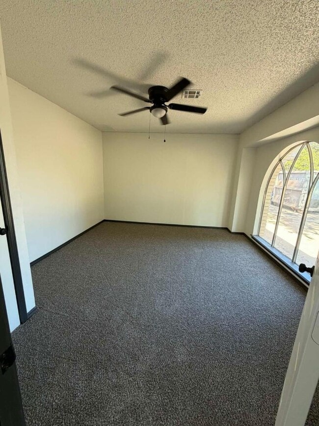 Building Photo - 2816 N Crescent Dr
