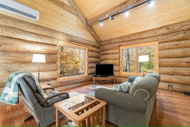 Building Photo - Furnished Log Cabin Extended Stay Summer Rental