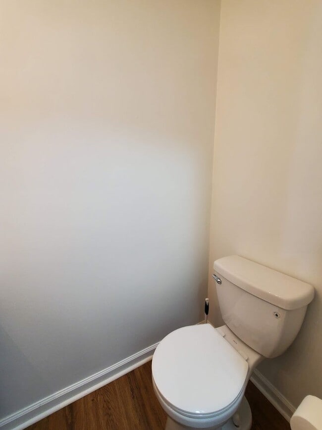 Building Photo - Two Bedroom Townhome in Churchland!