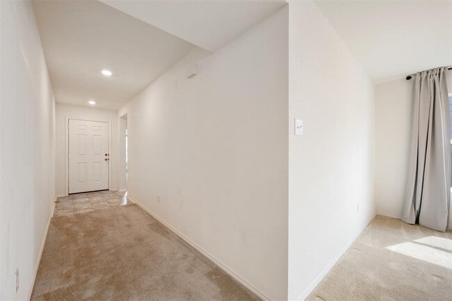 Building Photo - 704 Bailey Park Dr