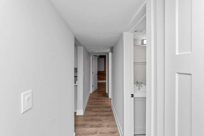 Building Photo - 1220 N Lasalle-3K