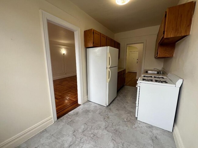 Building Photo - 1 bedroom in SUNNYSIDE NY 11104