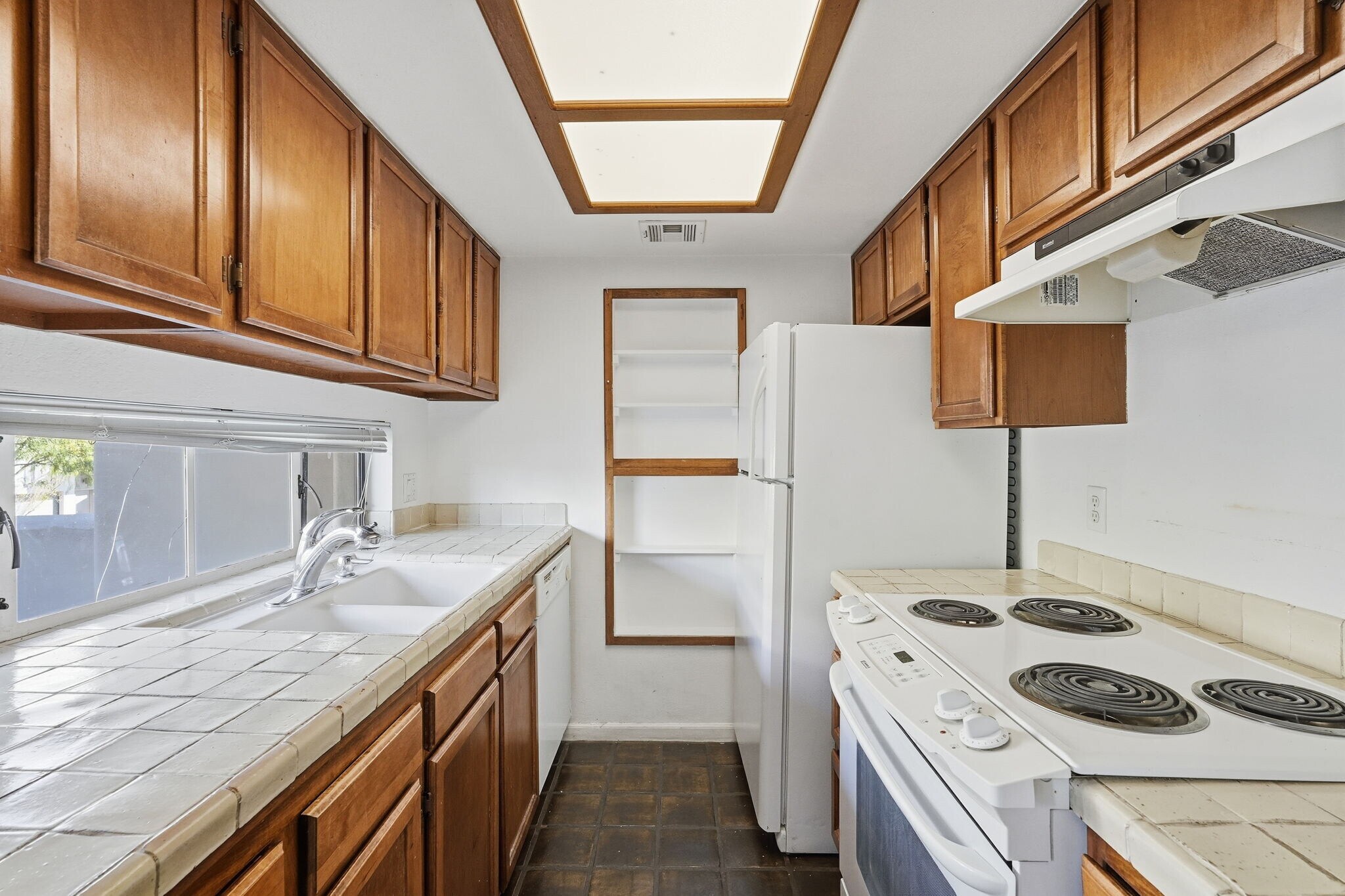 Building Photo - 1449 E Highland Ave