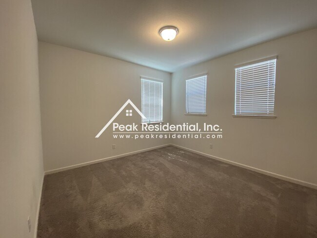 Building Photo - Updated 4bd/3ba Folsom Home with 2 Car Garage