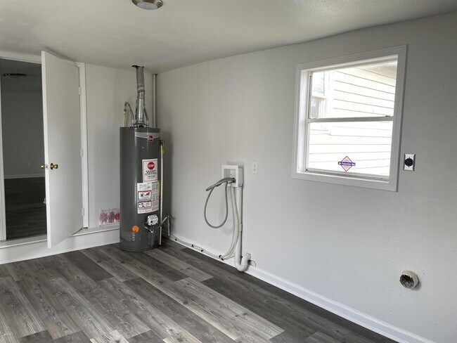 Building Photo - 4225 Harry St