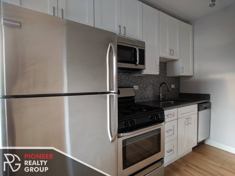 Building Photo - 2423 N Kedzie Blvd