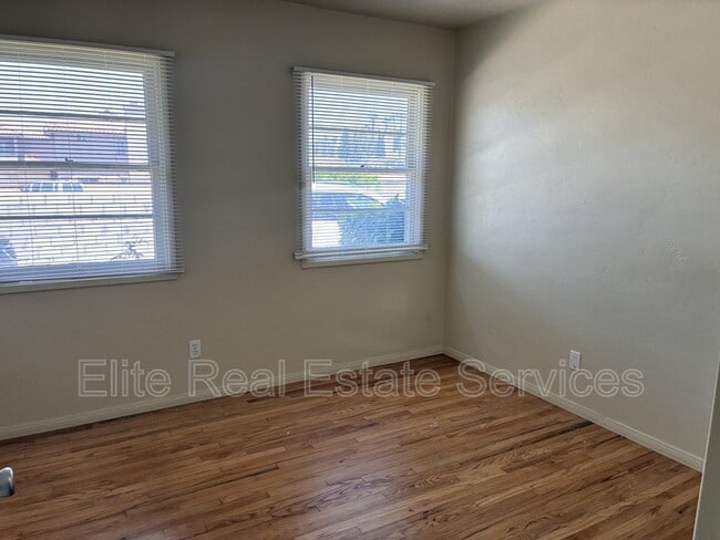Building Photo - 347 5th Ave
