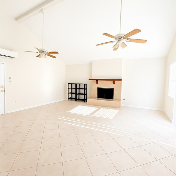 Primary Photo - 21024 Hemmingway St
