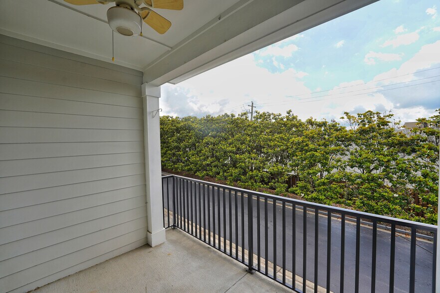 Building Photo - 307 Le Gran Bnd