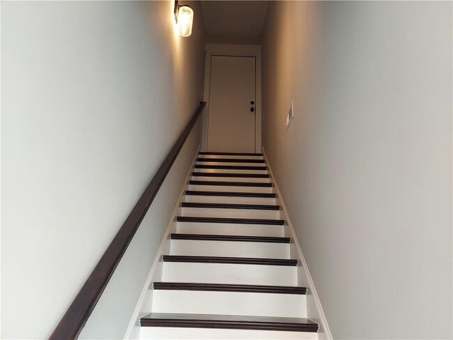 Building Photo - 314 Fair St SW