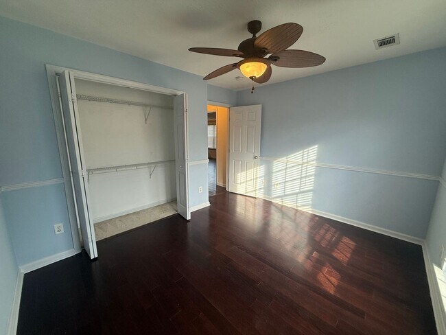 Building Photo - 139 Fox Haven Dr