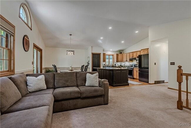 Building Photo - 58 Family Cir