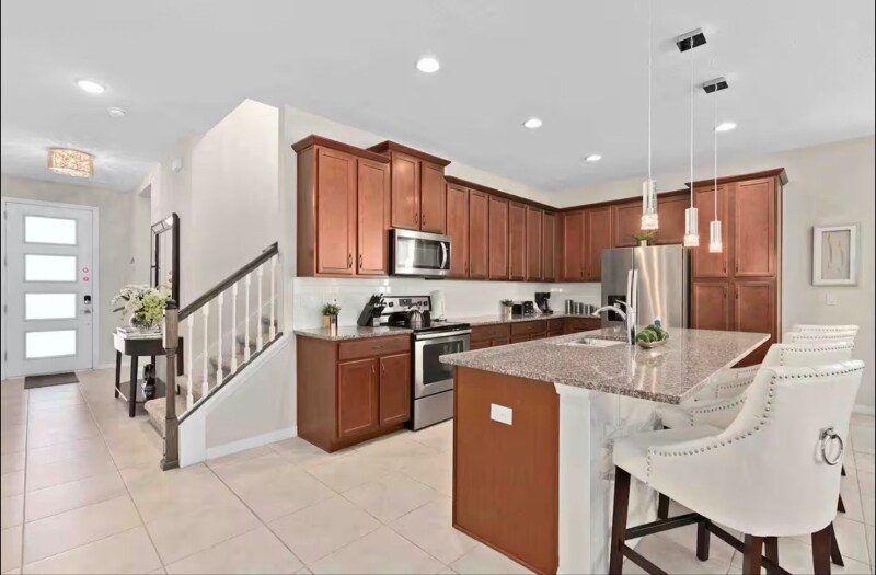 Building Photo - 1604 Carey Palm Cir
