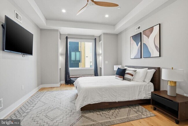 Building Photo - 1514 S Bambrey St