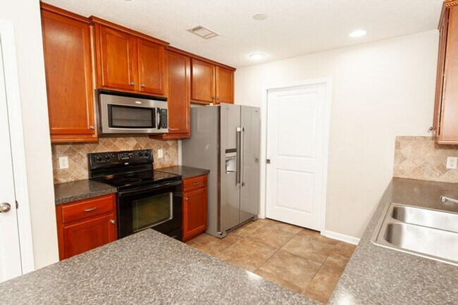 Building Photo - 8740 Lindsey Ln