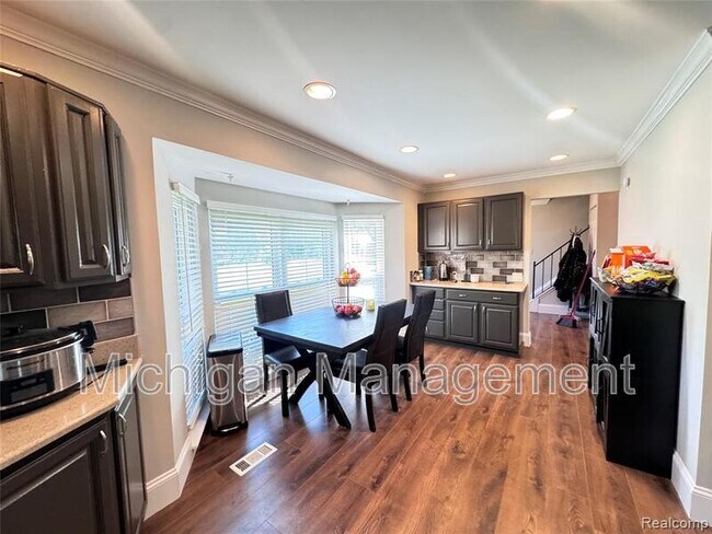 Building Photo - 5203 Forestdale Ct
