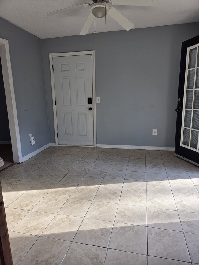 Building Photo - 182 Sequoia Cir