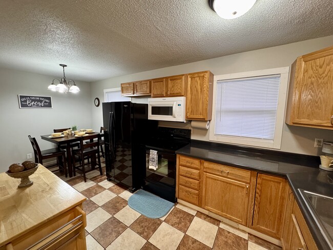 Building Photo - 1005 21st St S