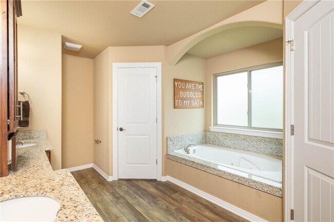 Building Photo - 13427 Meadow Ridge