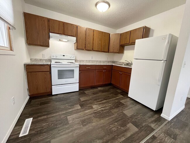 Building Photo - 312 N Spring Ave