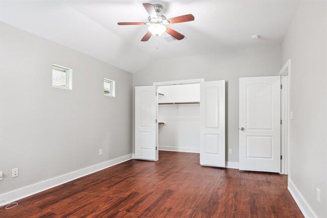 Building Photo - 1604 Maple Ave