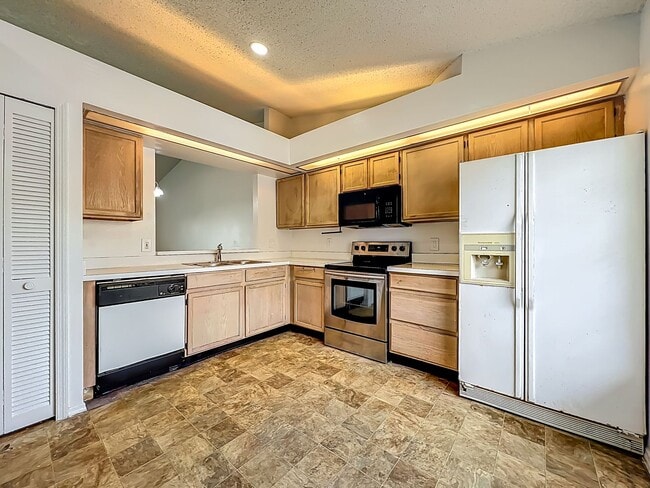 Building Photo - Island Cove Villas at Meadow Woods 1-Story...
