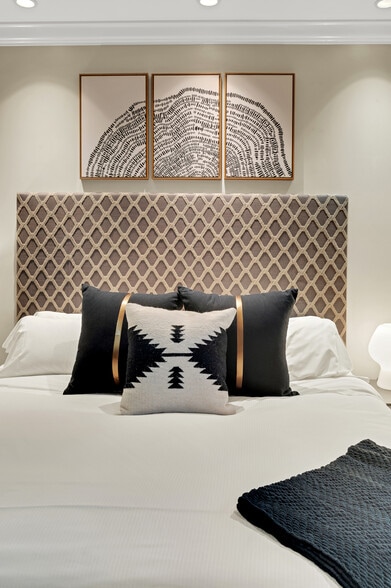 Building Photo - 70 E Walton St