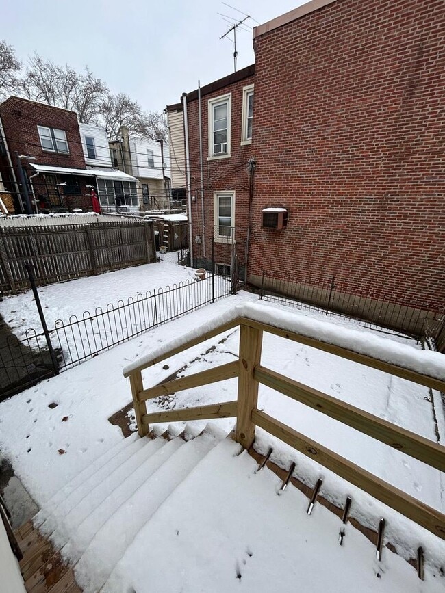 Building Photo - 225 S 62nd St