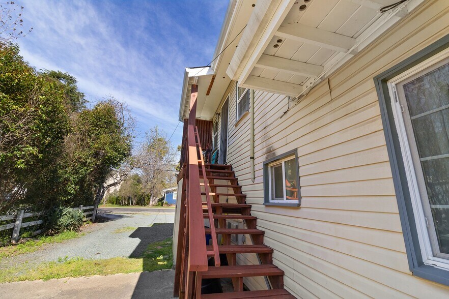 Building Photo - 504 W Marlette St